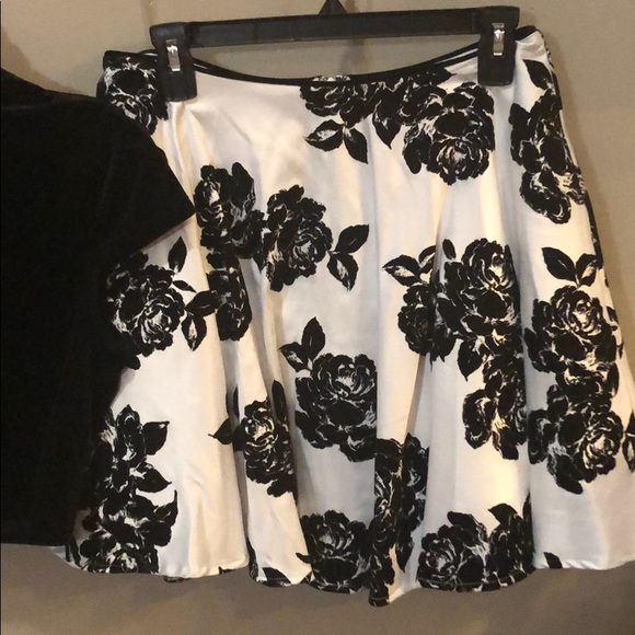 Formal Dress - Picture 2 of 3